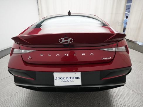 Used 2025 Hyundai Elantra Limited FWD image 25