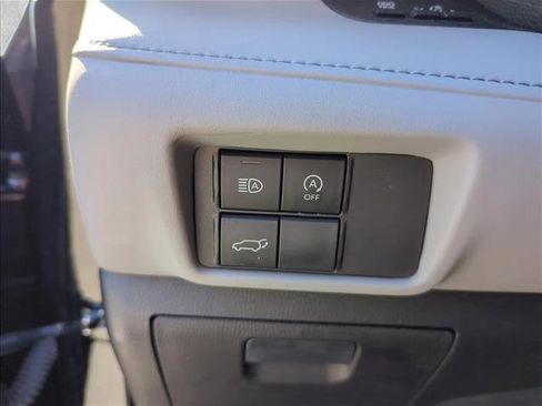 Used 2023 Toyota Highlander XLE FWD image 13
