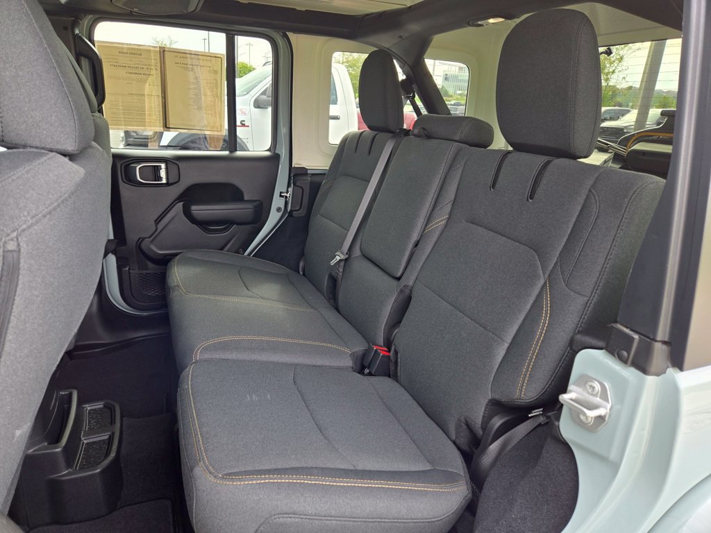 Used 2024 Jeep Wrangler Unlimited AWD/4WD image 28