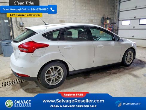 Used 2015 Ford Focus SE image 4