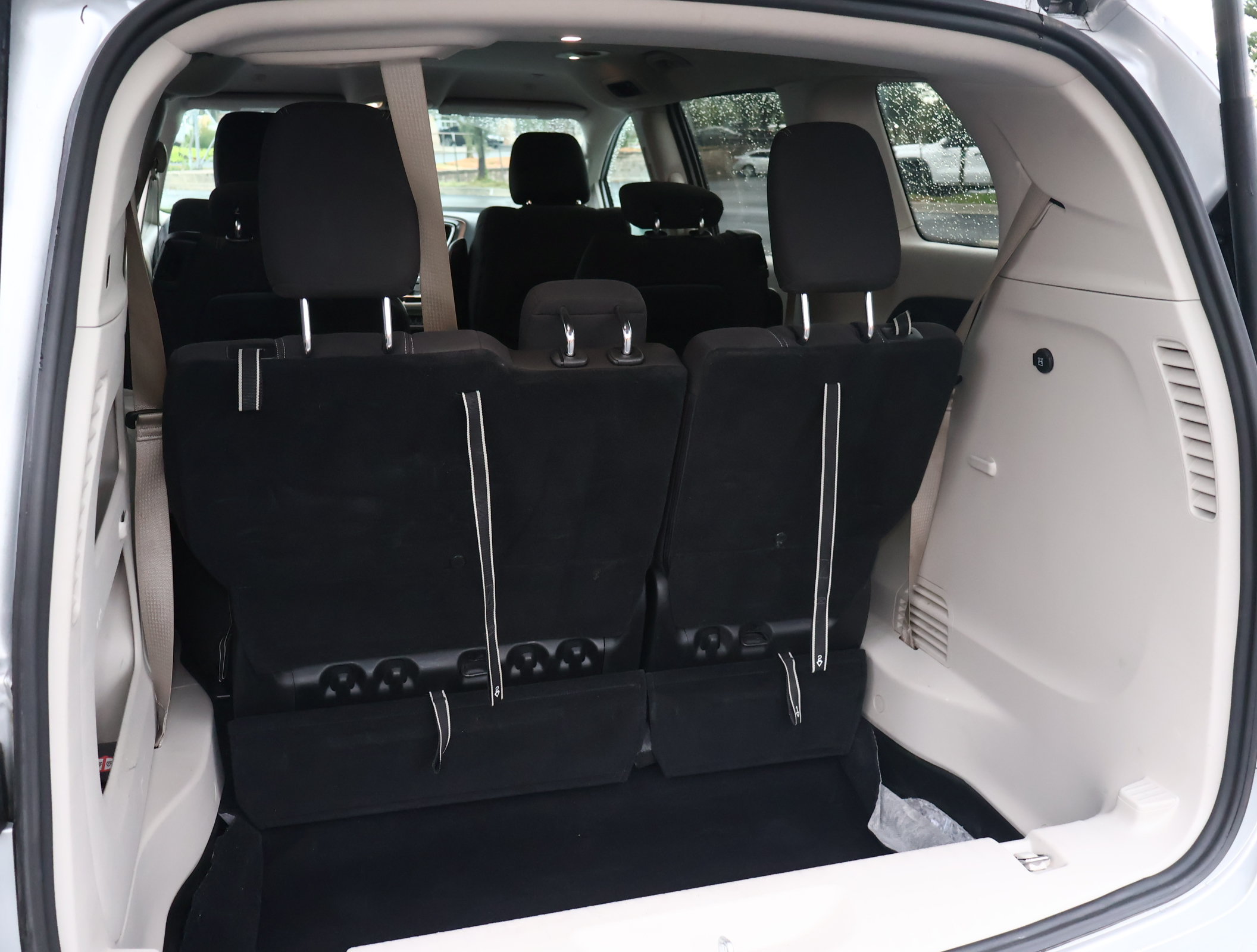 Used 2024 Chrysler Voyager LX FWD image 25