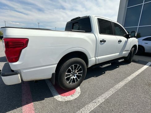 Used 2024 Nissan Titan SV w/ SV Convenience Package AWD/4WD image 3