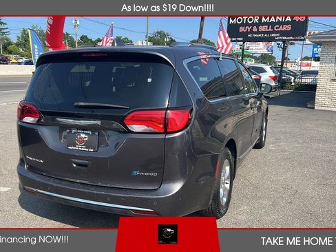 Used 2019 Chrysler Pacifica Touring-L FWD image 5