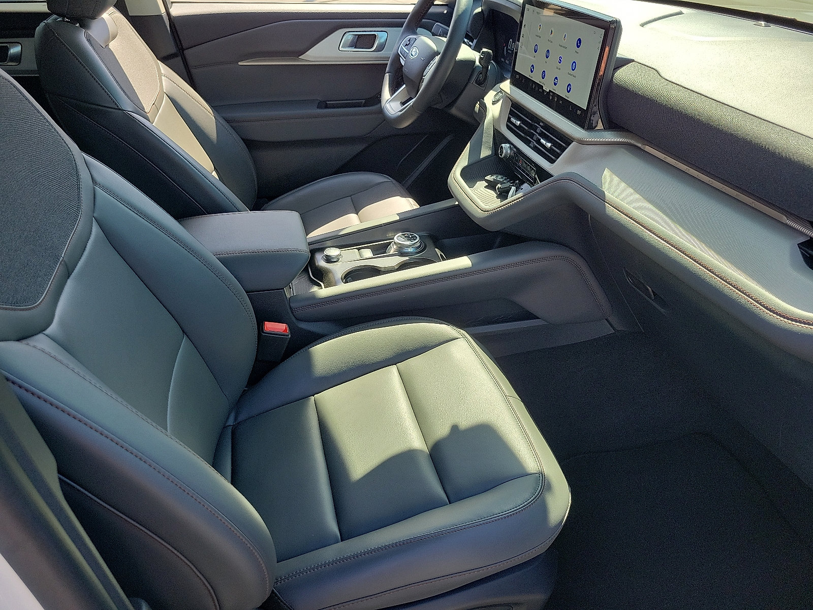 Used 2026 Ford Explorer Active w/ Active Comfort Package RWD image 18