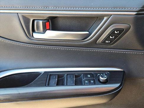 Used 2021 Toyota Venza Limited w/ Advanced Technology Package image 6