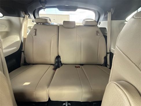 Used 2022 Toyota Sienna XLE image 23