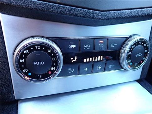 Used 2011 Mercedes-Benz C 300 4MATIC Sedan image 16
