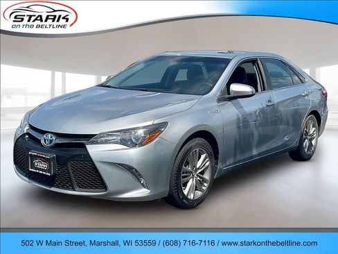 Used 2017 Toyota Camry SE w/ Moonroof Package FWD image 3