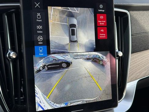 Certified 2025 Volvo XC90 B6 Plus image 21