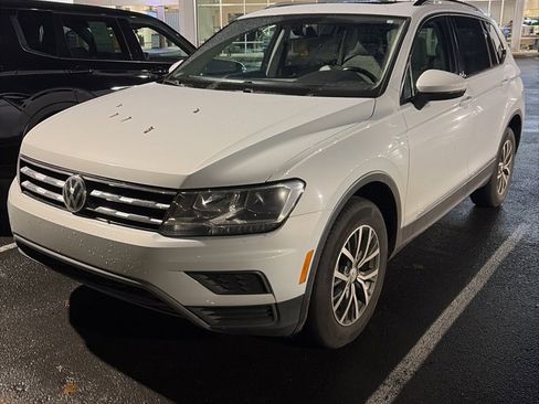 Used 2018 Volkswagen Tiguan SE w/ Panoramic Sunroof Package image 1