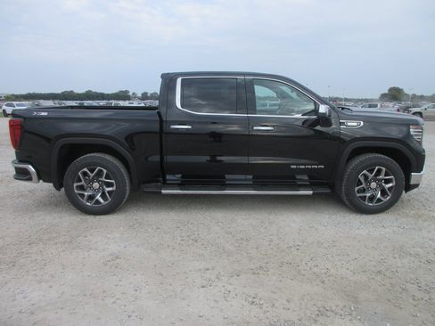 New 2026 GMC Sierra 1500 SLT w/ SLT Premium Plus Package image 3