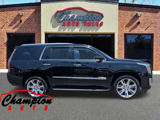Used 2017 Cadillac Escalade Premium Luxury RWD image 3