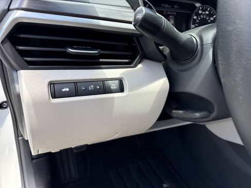 Used 2024 Nissan Altima 2.5 SV FWD image 16