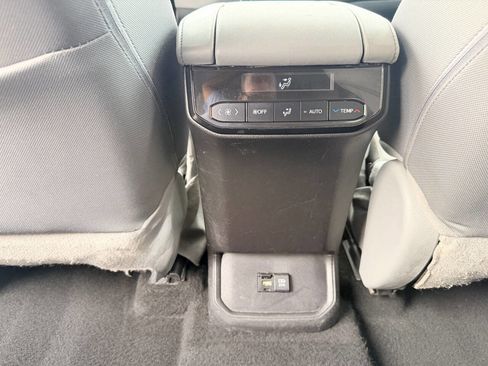 Used 2021 Toyota Highlander LE FWD image 20