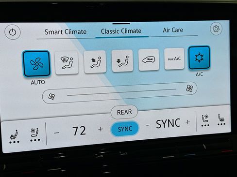 Used 2025 Volkswagen Atlas SE image 23