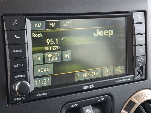 Used 2016 Jeep Wrangler Unlimited Sahara AWD/4WD image 17