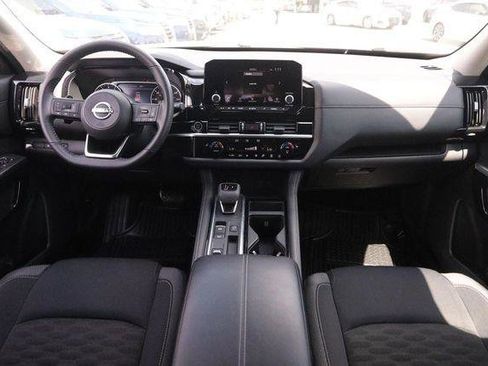 Used 2024 Nissan Pathfinder SV w/ Lighting Package (N92) FWD image 22