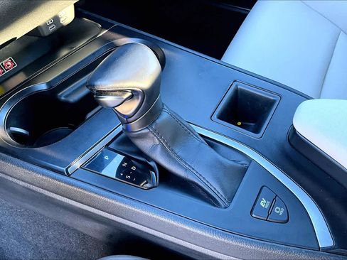 Used 2023 Lexus UX 250h FWD image 15