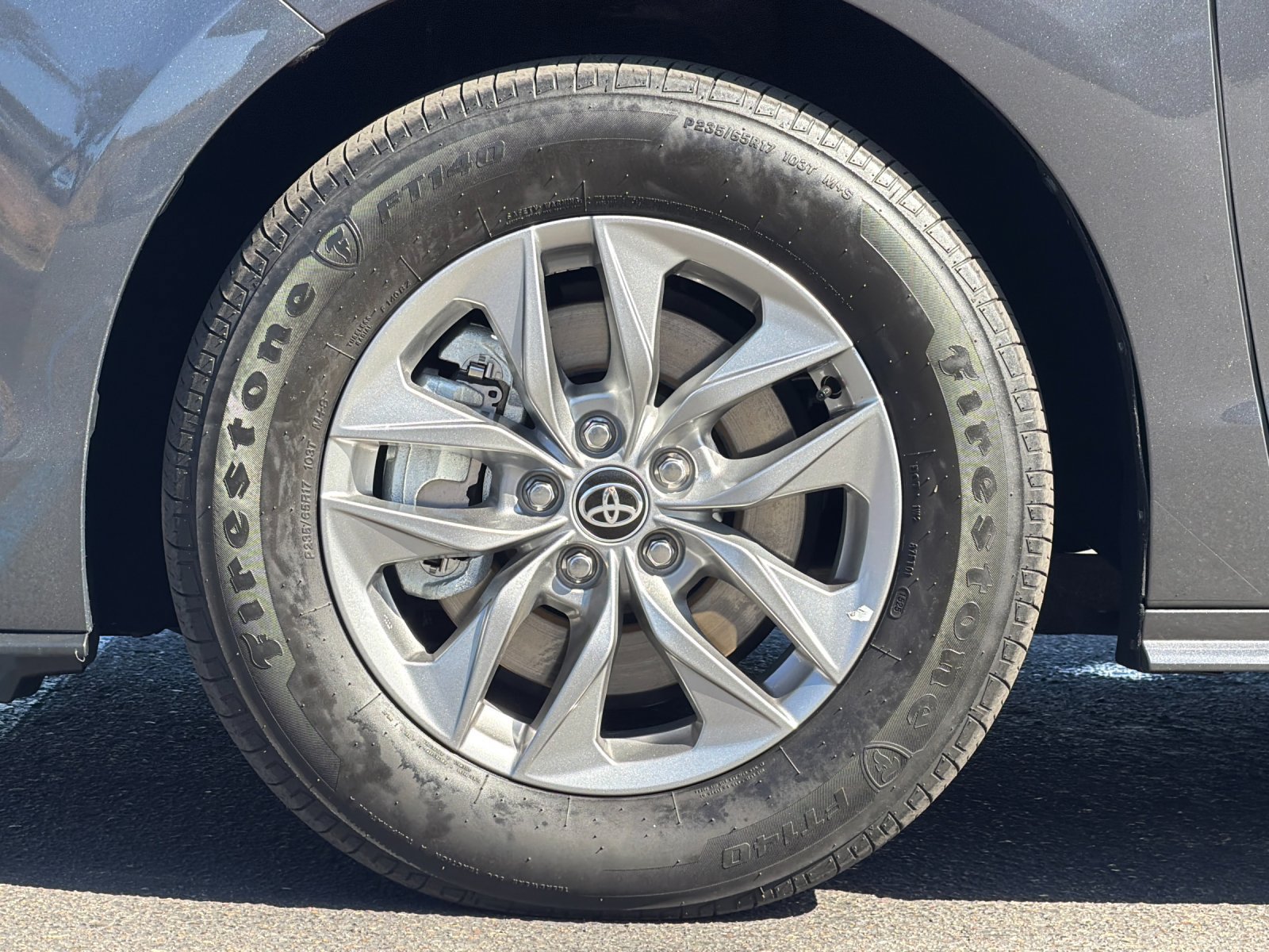 Used 2025 Toyota Sienna XLE FWD image 25