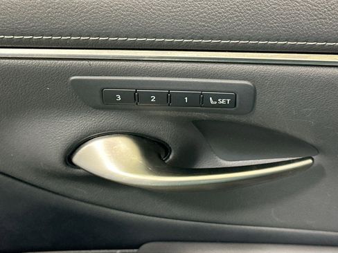 Used 2019 Lexus ES 350 Luxury image 17