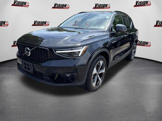 Used 2025 Volvo XC40 B5 Plus w/ Protection Package Premier AWD/4WD 360° Tour