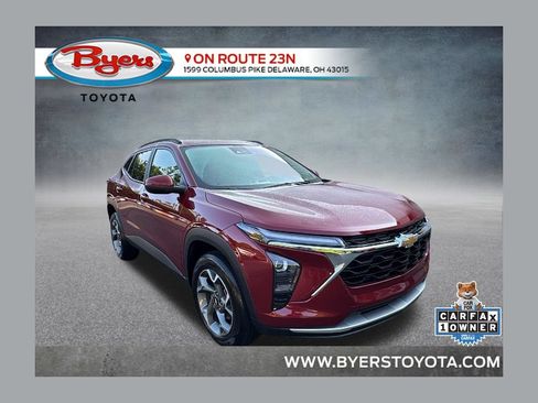 Used 2025 Chevrolet Trax LT FWD image 1