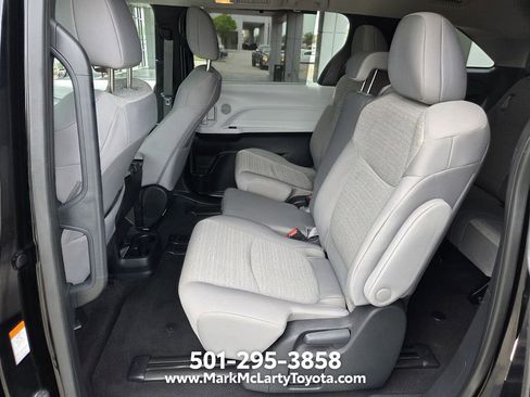 Used 2025 Toyota Sienna LE FWD image 9