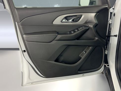 Used 2023 Chevrolet Traverse LT image 30