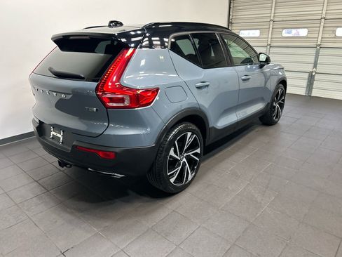 Used 2020 Volvo XC40 T5 R-Design AWD/4WD image 3