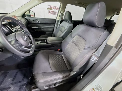 Certified 2024 Nissan Pathfinder SV w/ Black Appearance Package FWD image 25