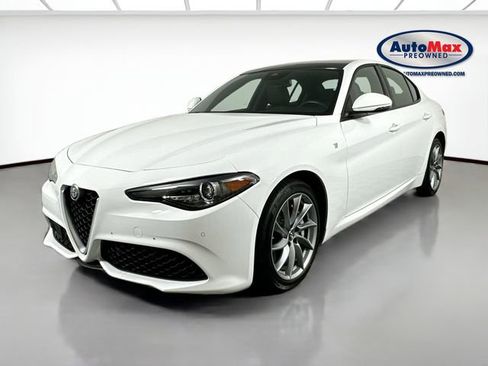 Used 2022 Alfa Romeo Giulia Ti image 5