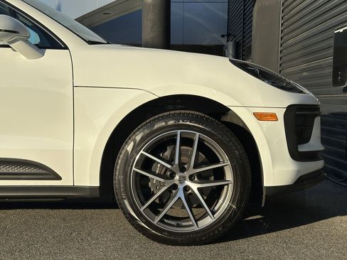 Certified 2025 Porsche Macan AWD/4WD image 12