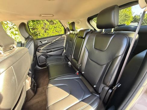 Used 2019 Ford Edge Titanium AWD/4WD image 39