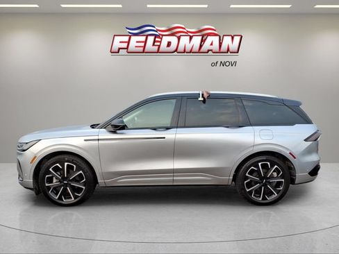 Used 2024 Lincoln Nautilus Reserve w/ Equipment Group 202A AWD/4WD image 2