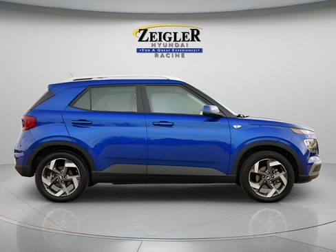 Certified 2025 Hyundai Venue SEL FWD image 9