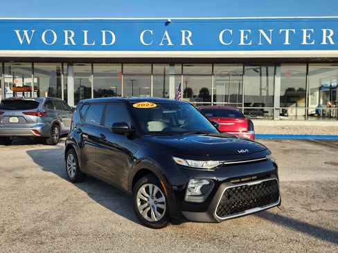 Used 2022 Kia Soul LX image 1