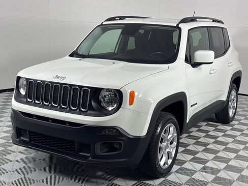 Used 2017 Jeep Renegade Latitude w/ Cold Weather Group image 11