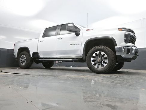 Used 2024 Chevrolet Silverado 2500 LT image 29