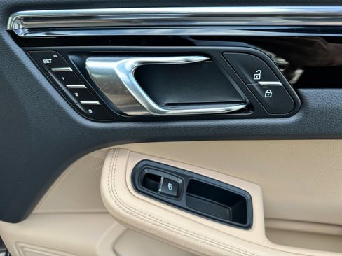 Certified 2026 Porsche Macan AWD/4WD image 20