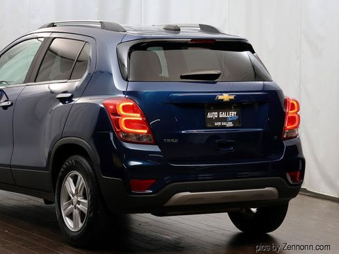 Used 2020 Chevrolet Trax LT w/ LT Convenience Package FWD image 8