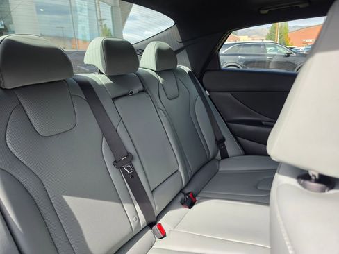 Used 2025 Hyundai Elantra Limited FWD image 13