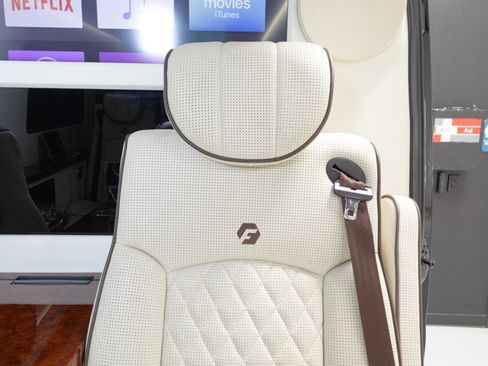 Used 2019 Mercedes-Benz Sprinter 2500 w/ Premium Package image 44