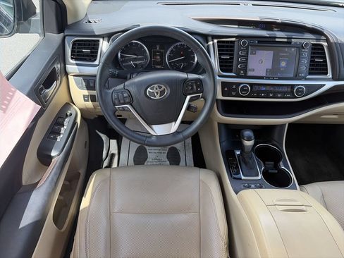 Used 2016 Toyota Highlander Limited w/ Driver Technology Package FWD image 14
