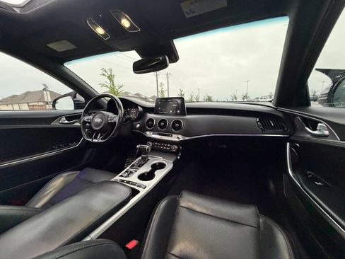 Used 2020 Kia Stinger GT1 RWD image 35