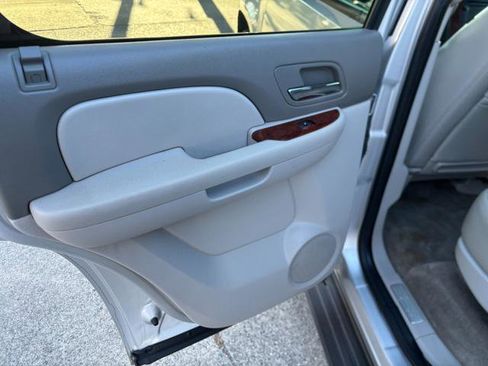 Used 2010 Chevrolet Tahoe LTZ image 27