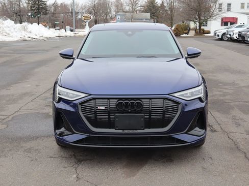 Used 2022 Audi e-tron Premium Plus w/ Premium Plus Package image 2