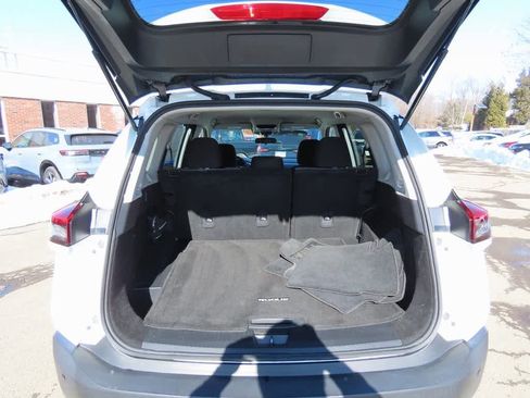 Used 2023 Nissan Rogue SV image 12