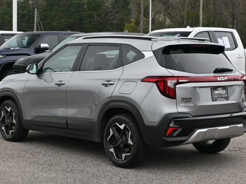 Used 2025 Kia Seltos EX image 11