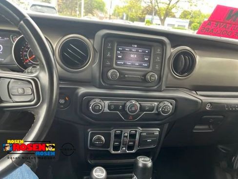 Used 2019 Jeep Wrangler Unlimited Sport S AWD/4WD image 17