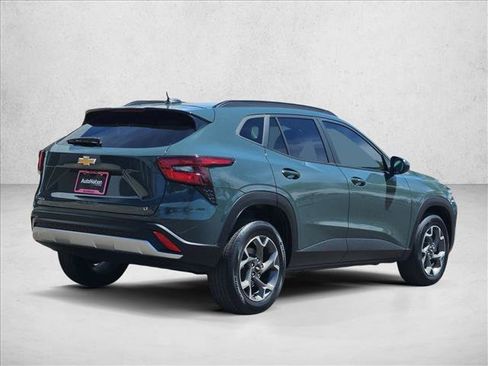 Used 2025 Chevrolet Trax LT w/ Driver Confidence Package FWD image 8